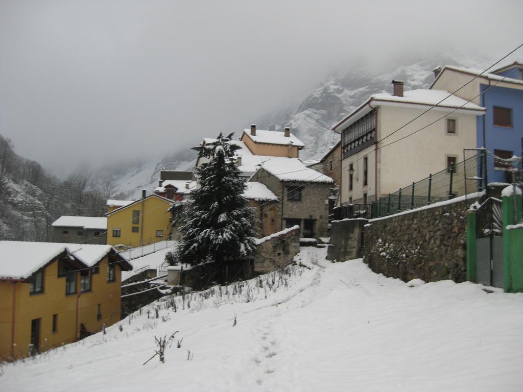 Hostal El Duje Tielve Bagian luar foto